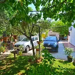 Spacious With Garden بوريتش