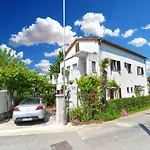 Spacious With Garden