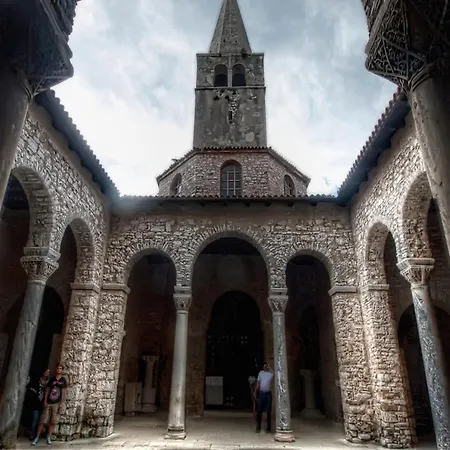 Apartment Spacious With Garden Porec