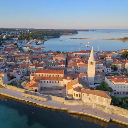 Spacious With Garden Apartment Porec