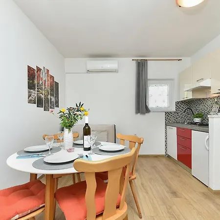 Spacious With Garden * بوريتش