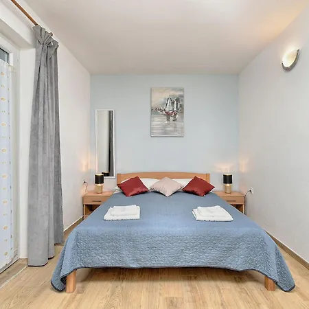 Spacious With Garden بوريتش