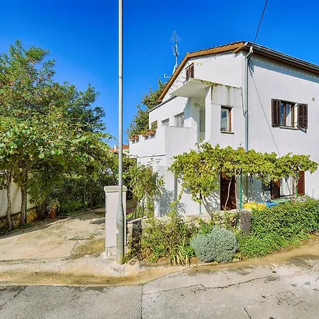 Spacious With Garden Porec