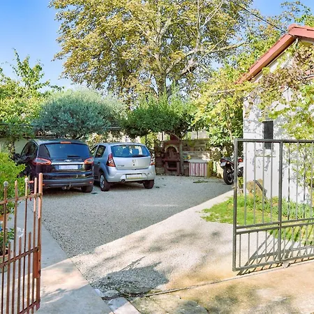 Spacious With Garden بوريتش