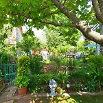 Spacious With Garden Πόρετς