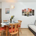 Spacious With Garden Apartment