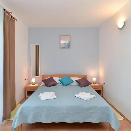 Spacious With Garden 아파트 *