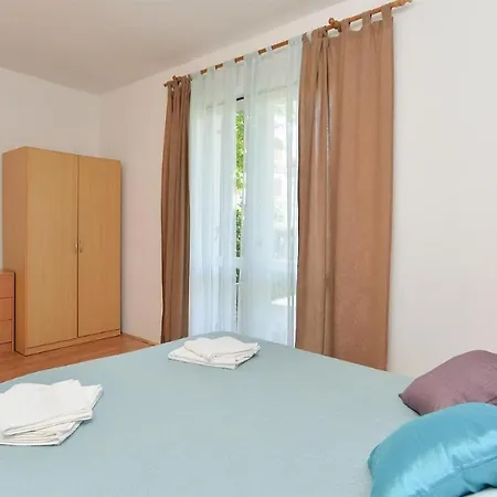 Spacious With Garden *