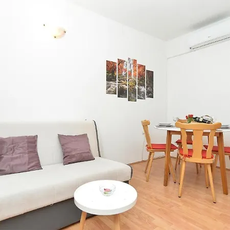 Apartment Spacious With Garden