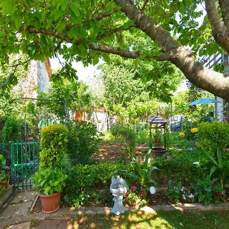 Spacious With Garden Porec