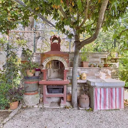 Spacious With Garden *