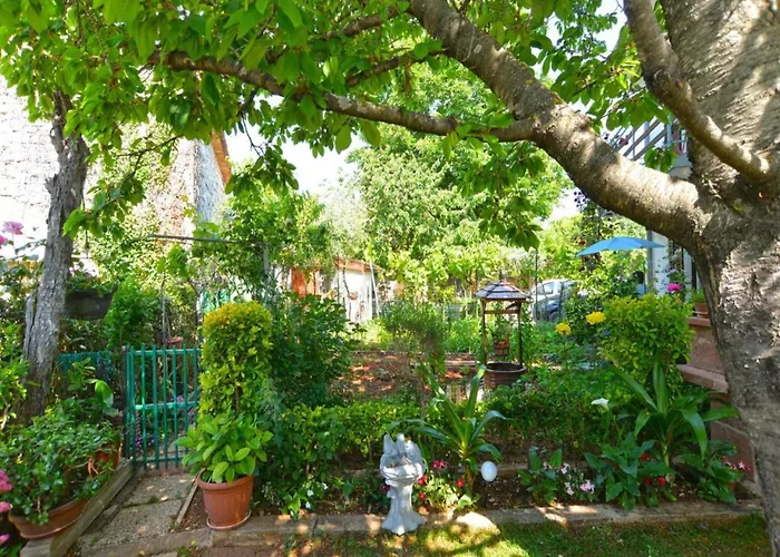 Spacious With Garden Porec